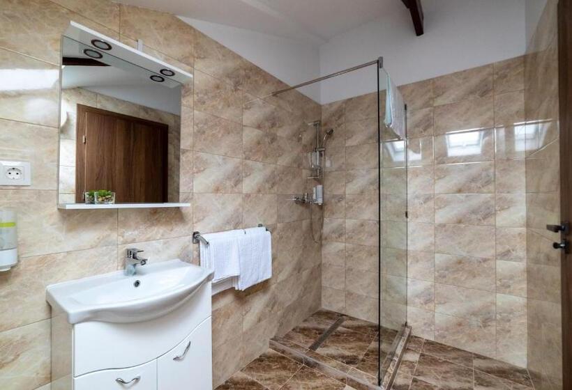 Четырехместный Номер Deluxe, Escala Rooms