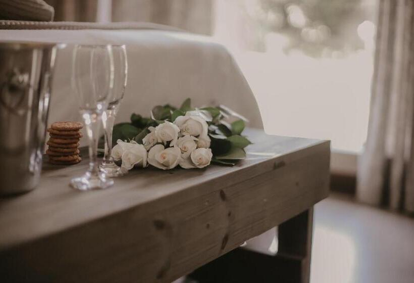 Семейный Номер Вид на Сад, Villa Rose Guesthouse & Venue