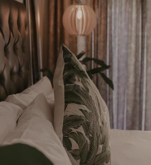 Семейный Номер Вид на Сад, Villa Rose Guesthouse & Venue