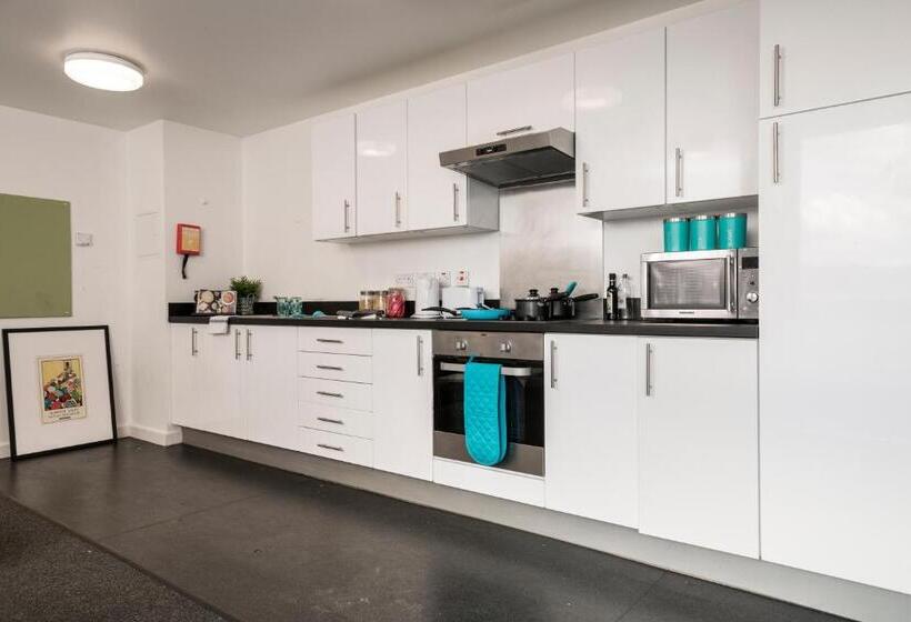اتاق استاندارد یک نفره, Wenlock Court