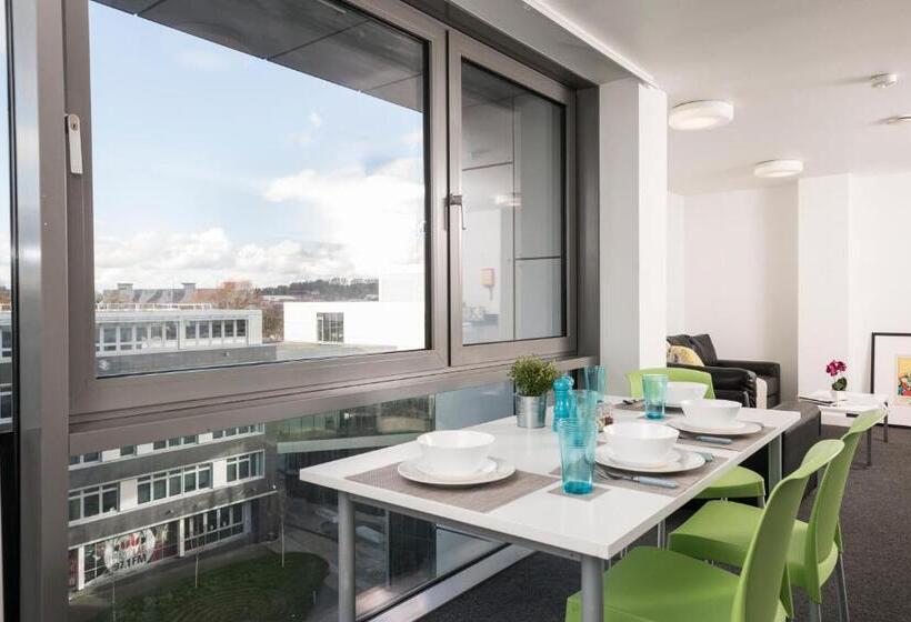 اتاق اکونومی, Wenlock Court
