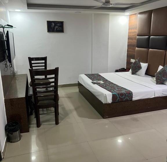 Номер Deluxe Кровать Кинг, King Delhi Airport