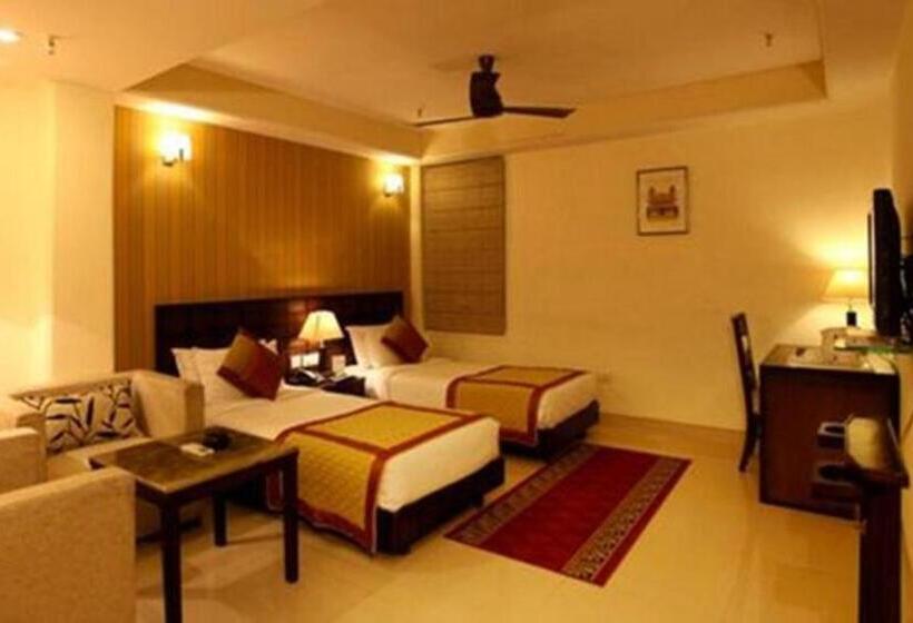 Номер Deluxe Кровать Кинг, King Delhi Airport