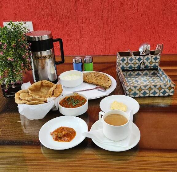 Номер Superior Кровать Кинг, King Delhi Airport