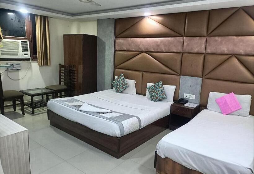 Номер Superior Кровать Кинг, King Delhi Airport