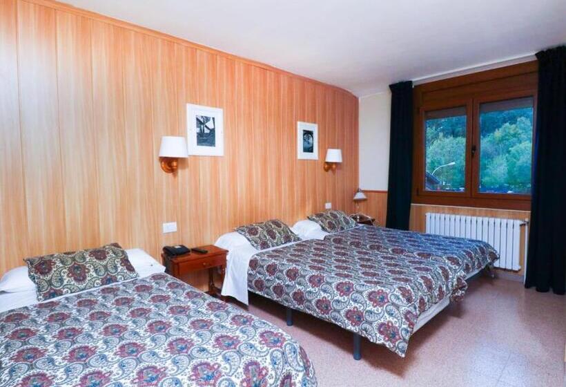 اتاق استاندارد سه نفره, Comapedrosa