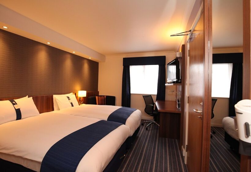 اتاق استاندارد برای معلولان, Holiday Inn Express London Gatwick   Crawley By Ihg