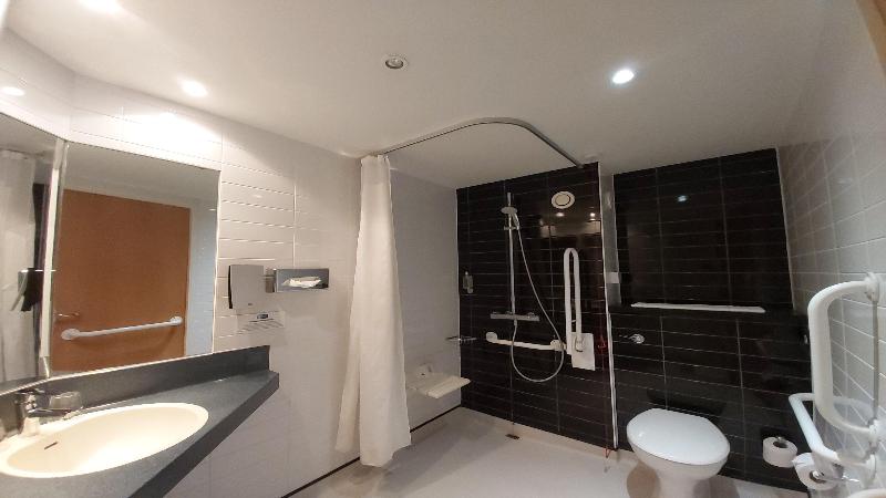 اتاق استاندارد برای معلولان, Holiday Inn Express London Gatwick   Crawley By Ihg