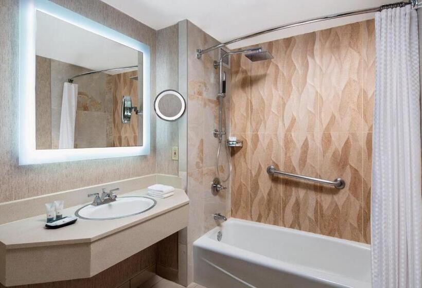 Номер Executive, The Westin Southfield Detroit