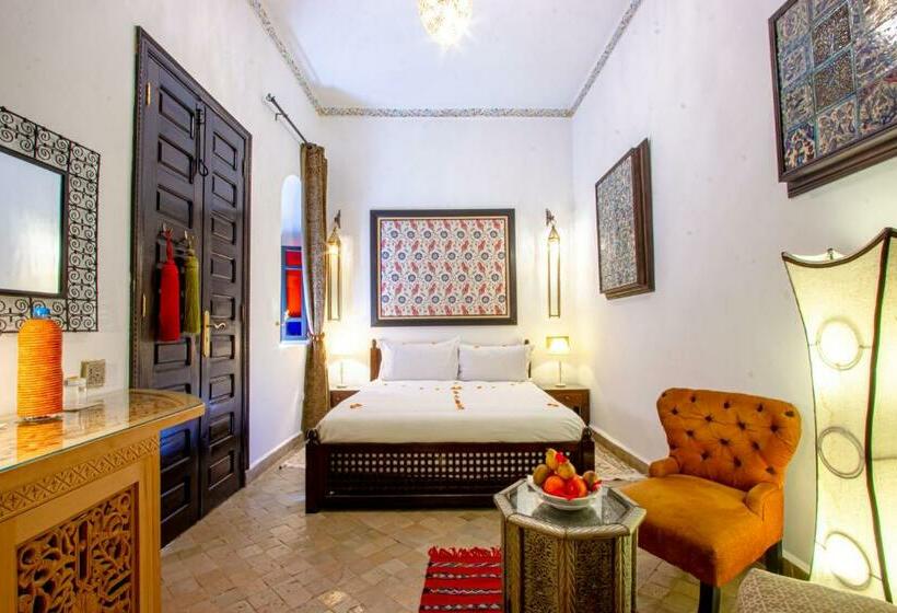 اتاق استاندارد, Dar Anika
