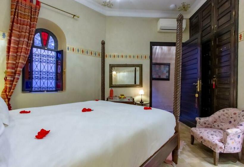 اتاق استاندارد, Dar Anika