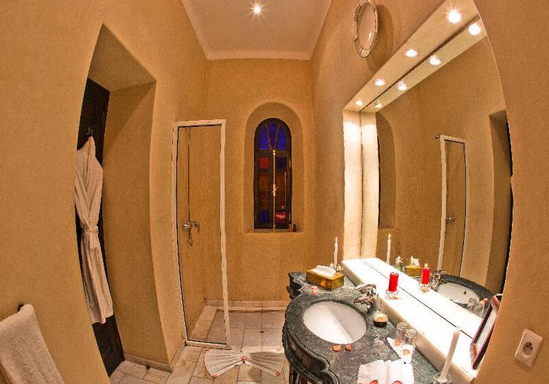 اتاق لوکس, Dar Anika