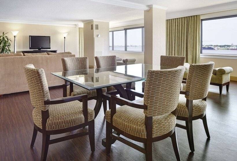 Люкс, Hilton New Orleans Riverside