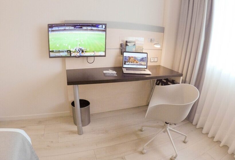 Номер Стандарт, Holiday Inn Express Pamplona, An Ihg