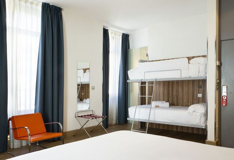 Quarto Quadruple Standart com Varanda, Petit Palace Plaza Del Carmen