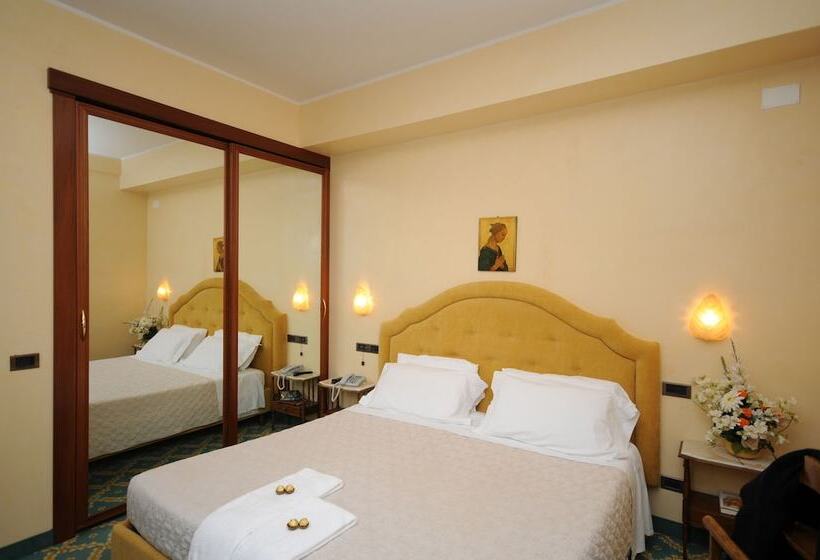 Четырехместный Номер Стандарт, Grand Hotel Excelsior