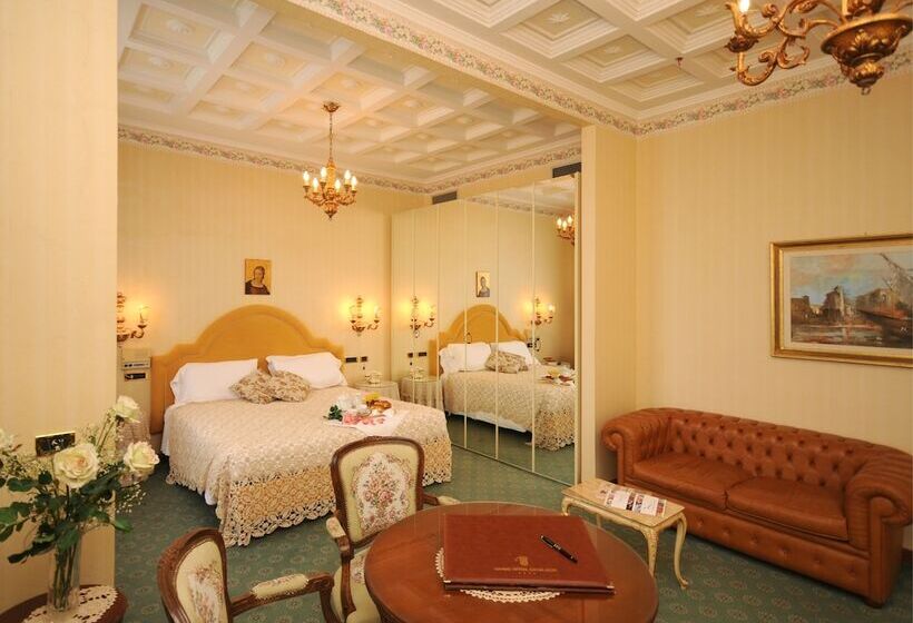 Полулюкс, Grand Hotel Excelsior