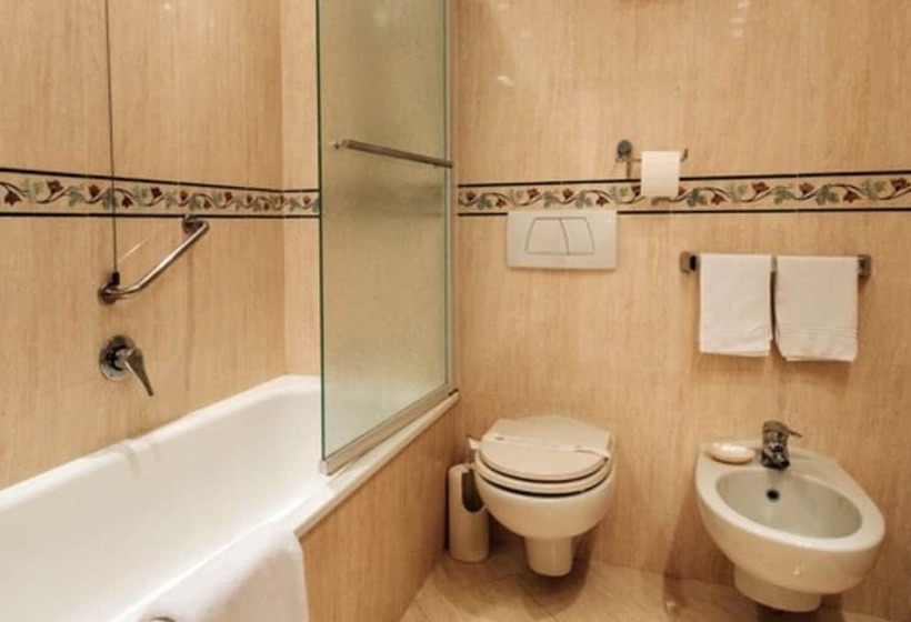 Полулюкс, Grand Hotel Excelsior