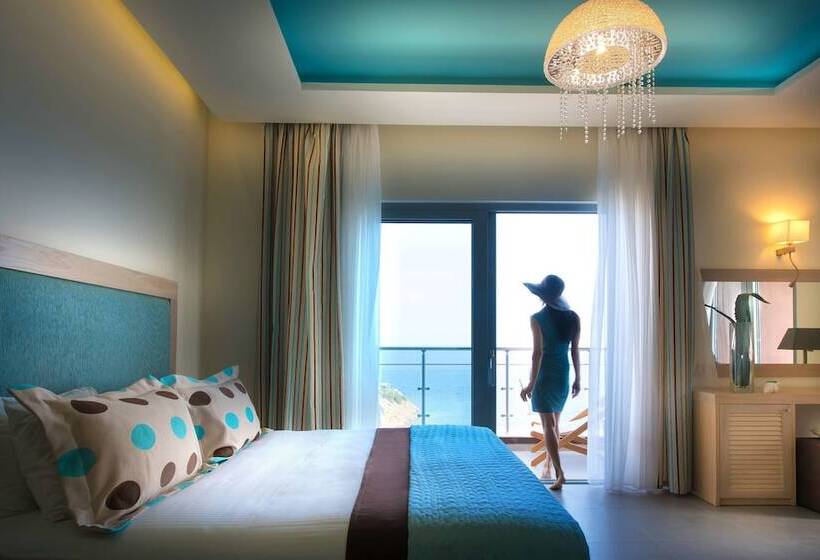 اتاق لوکس با چشم‌انداز دریا, Blue Bay Resort