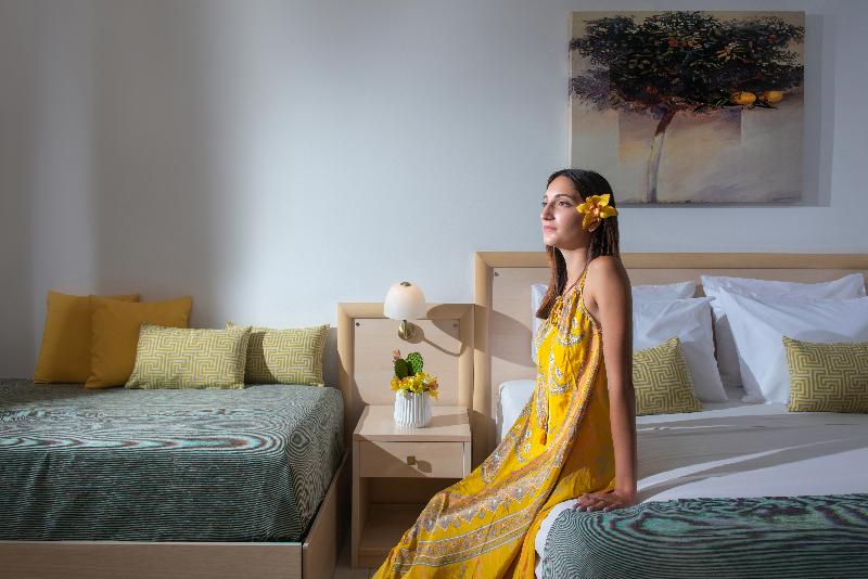 اتاق اجرایی با چشم‌انداز دریا, Blue Bay Resort