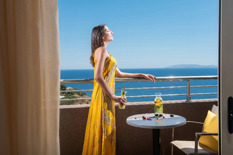 اتاق اجرایی با چشم‌انداز دریا, Blue Bay Resort