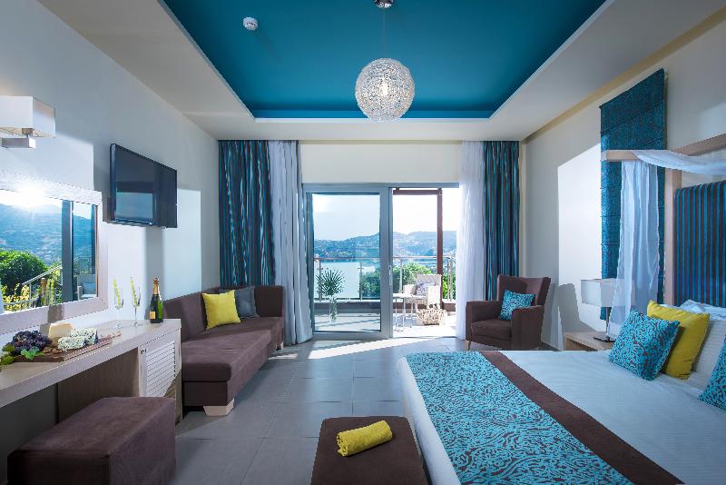 اتاق لوکس با چشم‌انداز دریا, Blue Bay Resort