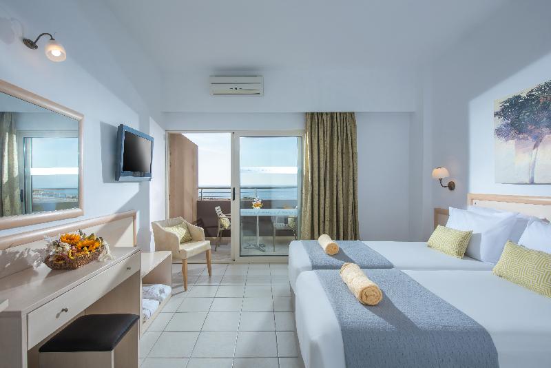 اتاق استاندارد با چشم‌انداز دریا, Blue Bay Resort