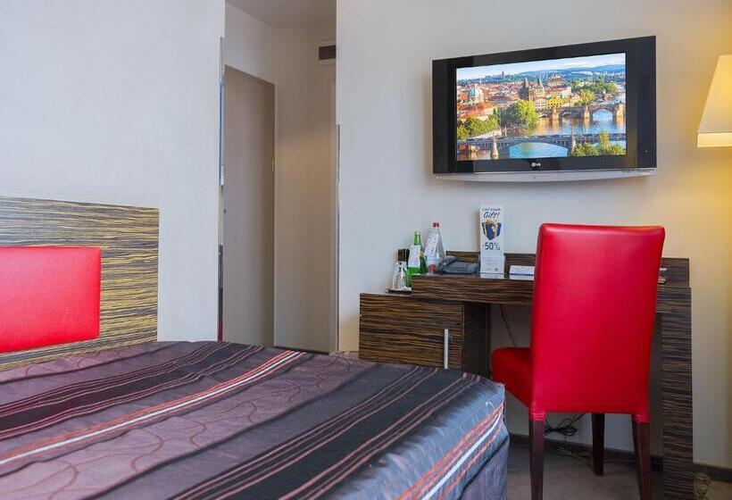 اتاق یک تخته با تراس, Ea Hotel Crystal Palace
