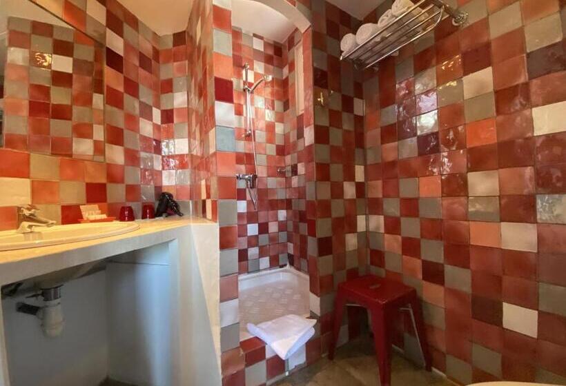 Номер Стандарт, Hôtel La Rotonde
