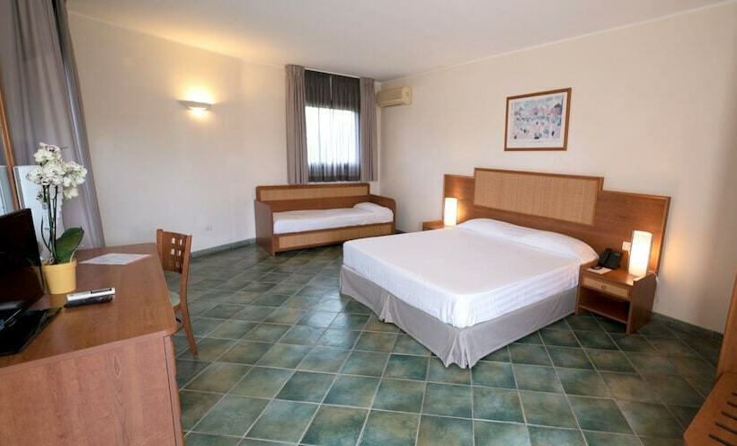 Трехместный Номер Классика, Voi Arenella Resort