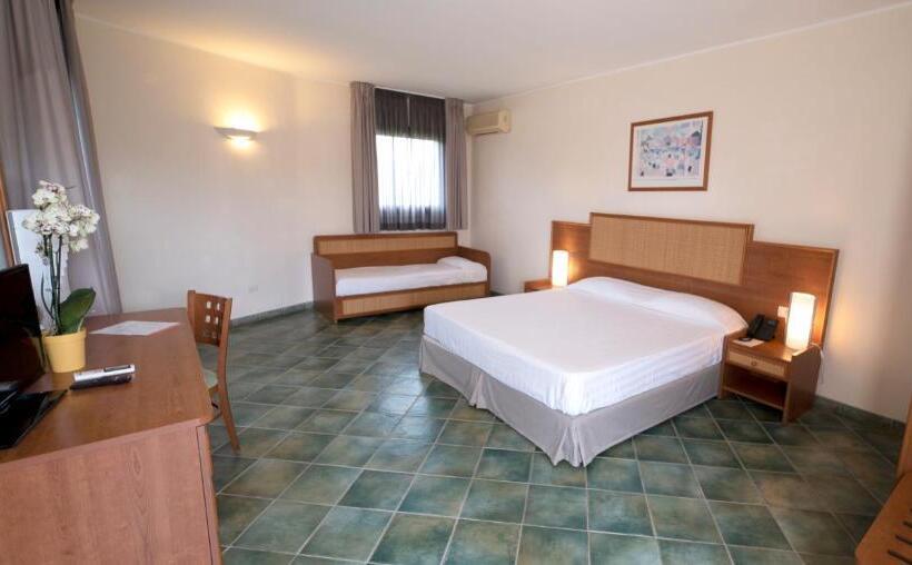 Трехместный Номер Классика, Voi Arenella Resort
