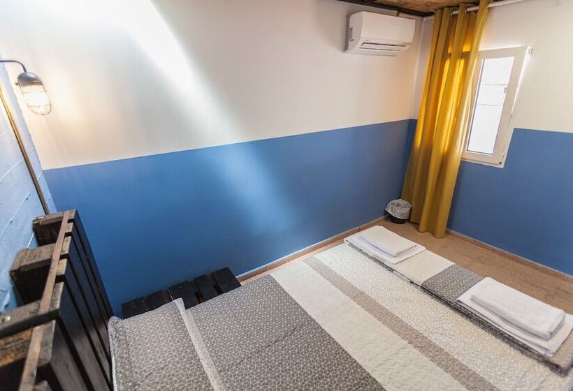 スタンダード４人部屋, Loft Hostal Group