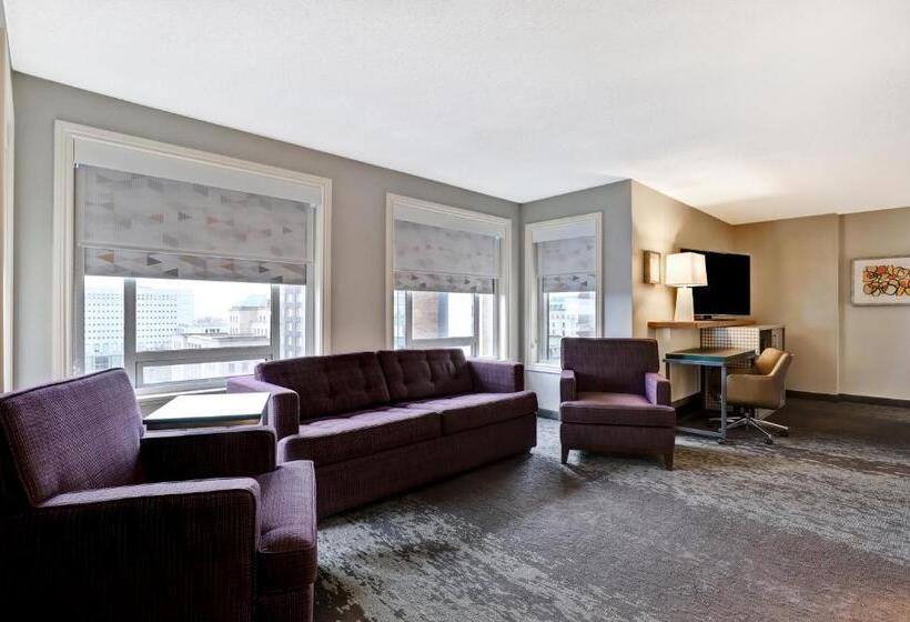 キングサイズベッドのスイートルーム, Holiday Inn   Ottawa Dwtn   Parliament Hill, An Ihg