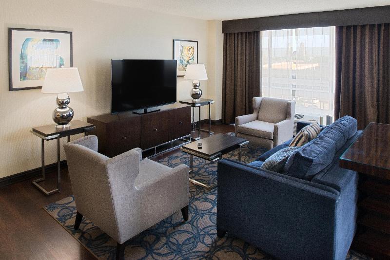 带大床的套房, Holiday Inn St Louis Downtown/convention Center, An Ihg