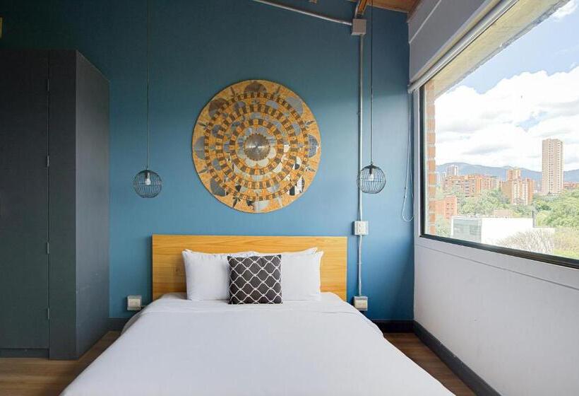 Семейный Номер, Socialtel Medellin   Formerly Selina Medellin