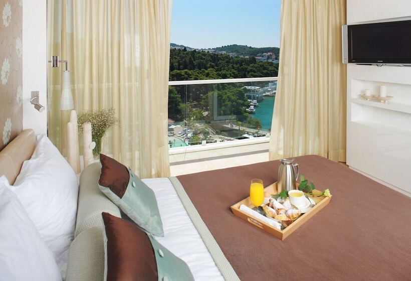 اتاق سوپریور با چشم‌انداز دریا و بالکن, Amfora Hvar Grand Beach Resort