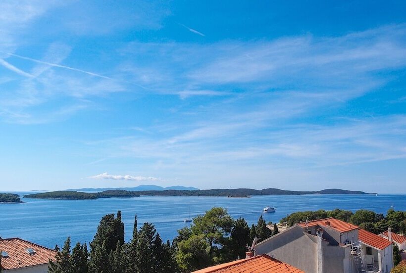 استودیو استاندارد با چشم‌انداز دریا و بالکن, Amfora Hvar Grand Beach Resort