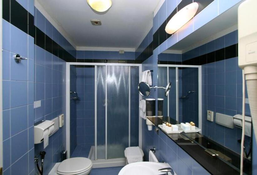 اتاق استاندارد سه نفره, Italia