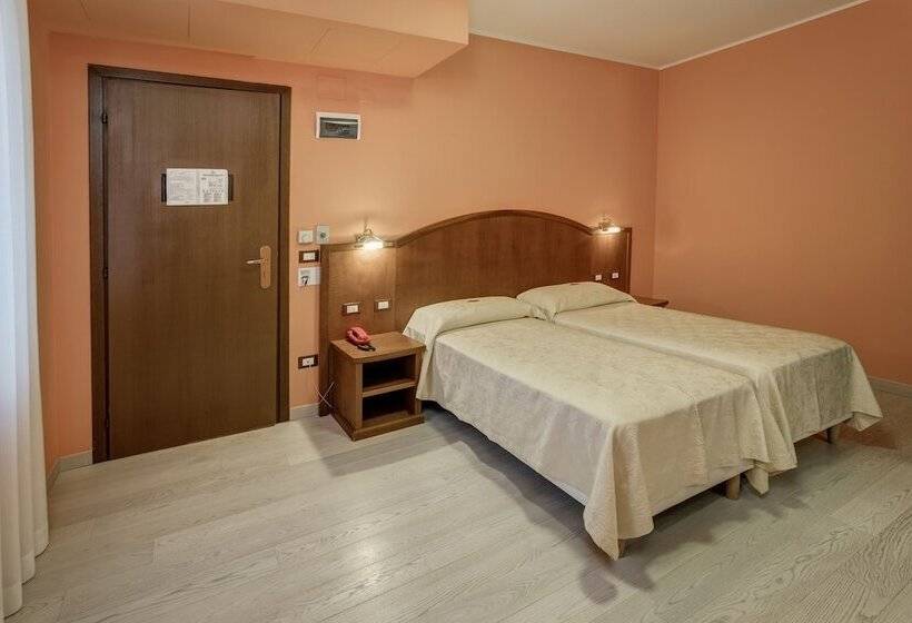 اتاق سوپریور, Italia