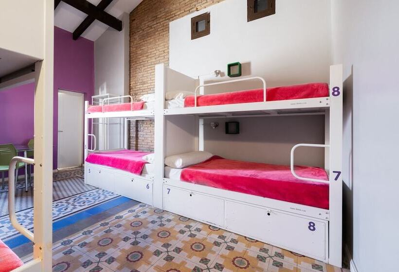 سرير فى غرفة مشتركه, Purple Nest Hostel
