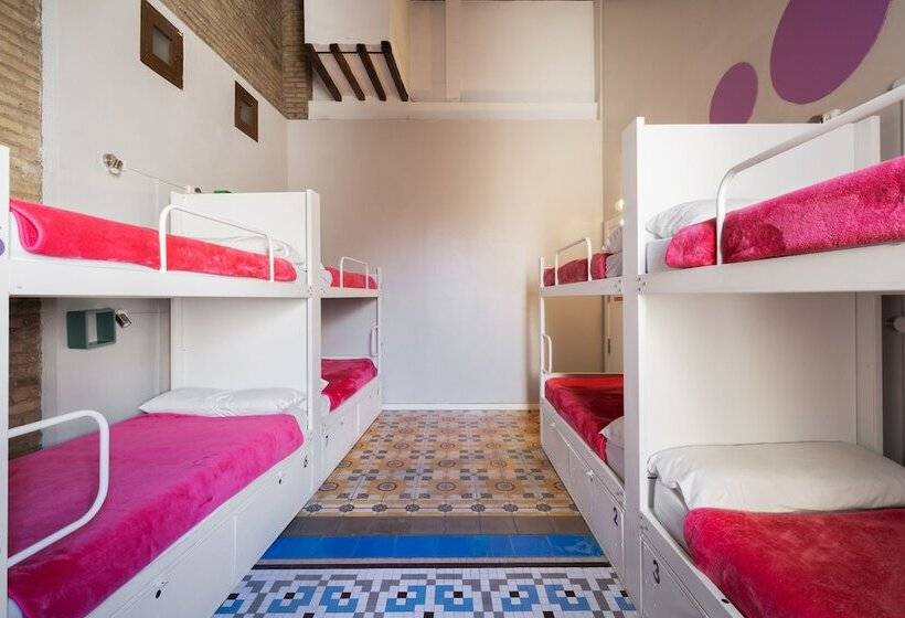 سرير فى غرفة مشتركه, Purple Nest Hostel