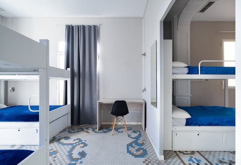 سرير فى غرفة مشتركة مزودة بحمام مشترك, Purple Nest Hostel