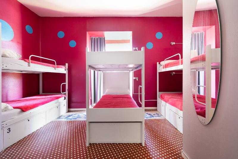 سرير فى غرفة مشتركة مزودة بحمام مشترك, Purple Nest Hostel