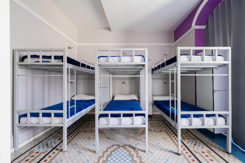 سرير فى غرفة مشتركة مزودة بحمام مشترك, Purple Nest Hostel