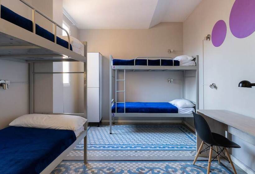 سرير فى غرفة مشتركة مزودة بحمام مشترك, Purple Nest Hostel