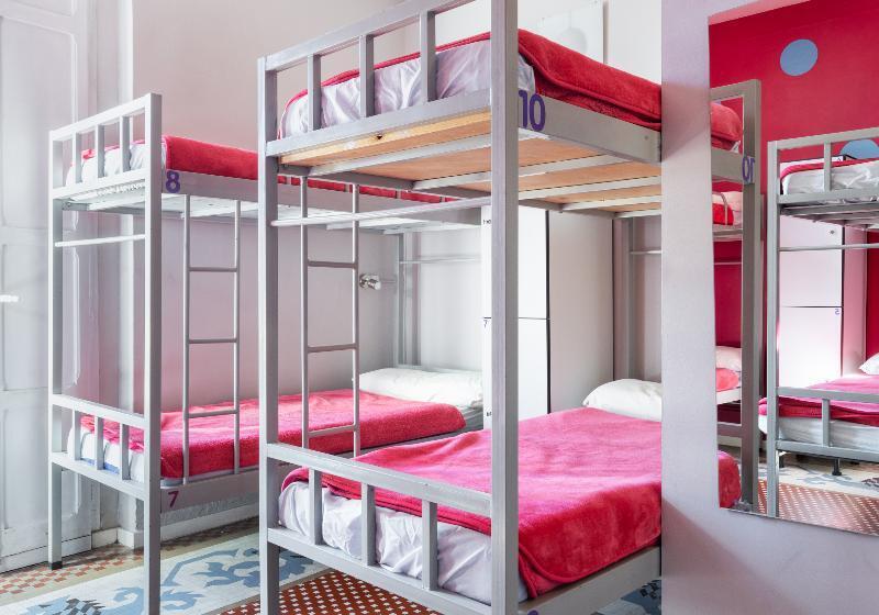 سرير فى غرفة مشتركة مزودة بحمام مشترك, Purple Nest Hostel