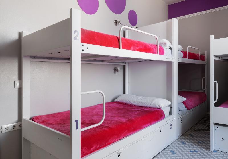 سرير فى غرفة مشتركة مزودة بحمام مشترك, Purple Nest Hostel