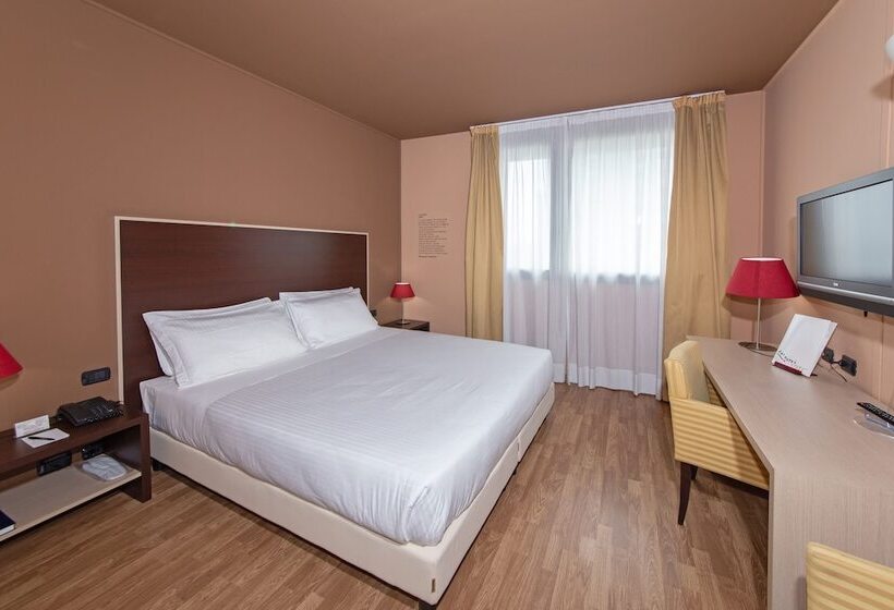 اتاق کلاسیک سه تخته, Art Hotel Olympic