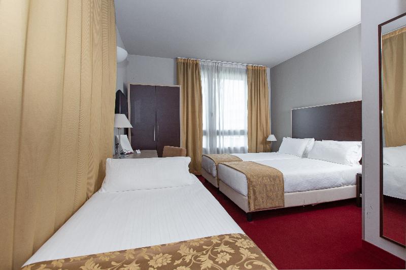 اتاق کلاسیک سه تخته, Art Hotel Olympic