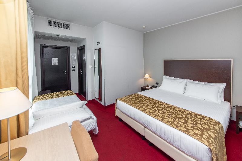 اتاق کلاسیک سه تخته, Art Hotel Olympic